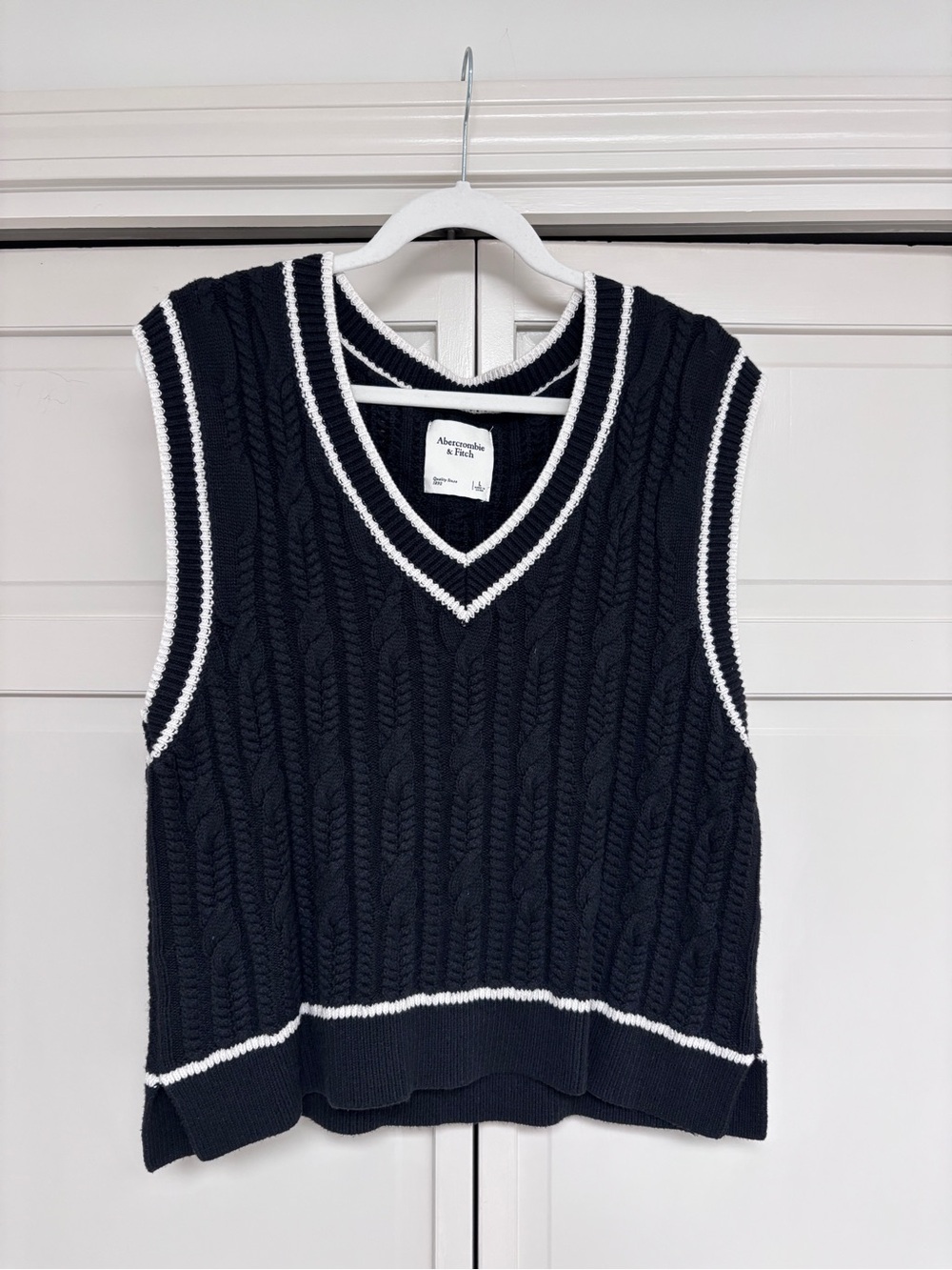 Abercrombie & Fitch black Cable-Knit V-Neck Sweater Vest with White Trim